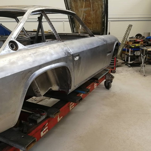 Platearbeid utført på Lamborghini Islero S, ca 150 platedeler er nyfabrikerte..